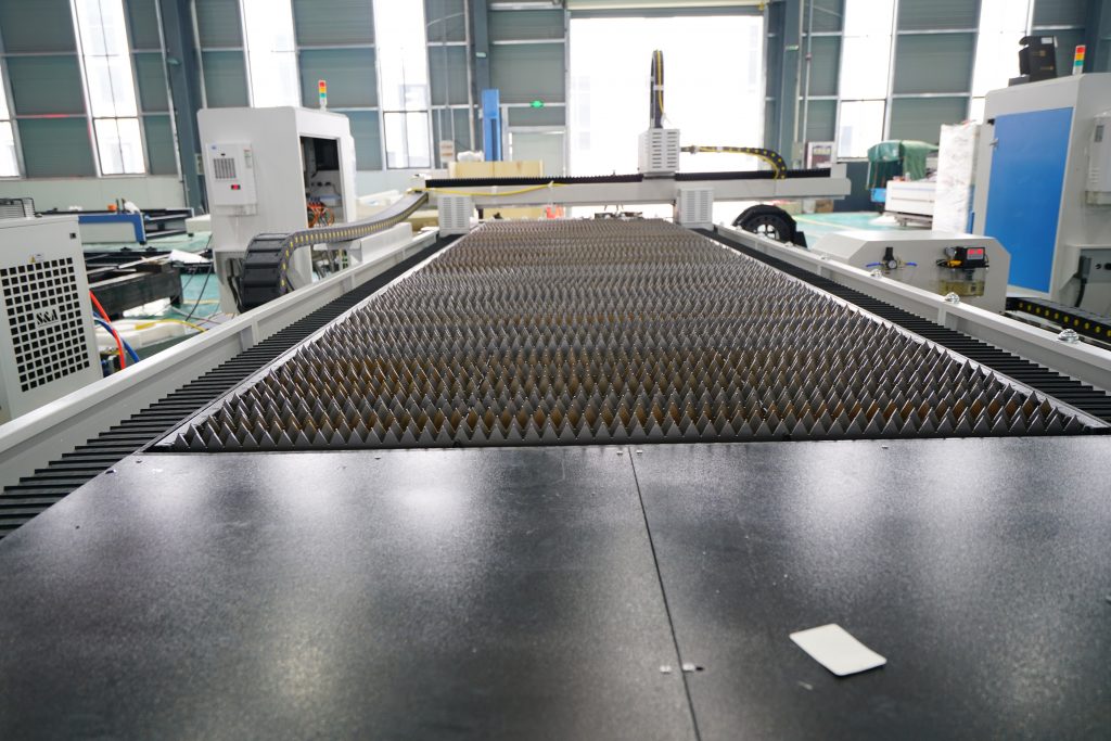 Uitstekende stijfheid Stalen plaatwerk fiber lasersnijmachine voor roestvrij aluminium